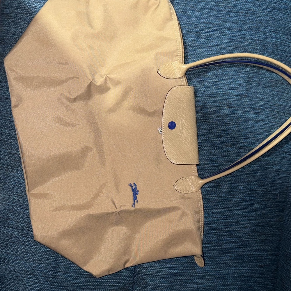 Longchamp Tan Tote Bag with Sturdy Handles and Minimalist Design
